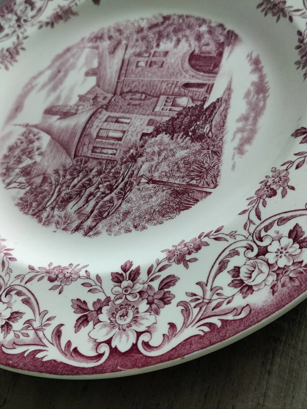 Vintage Wedgwood Fairleigh Dickinson College Castle Mulberry Plate – England